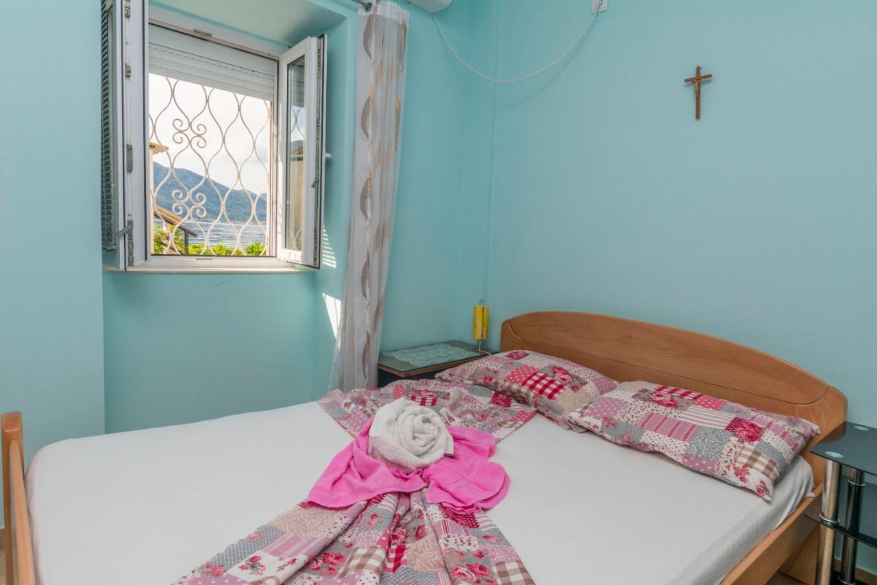Apartments Mir I Dobro Cattaro Esterno foto