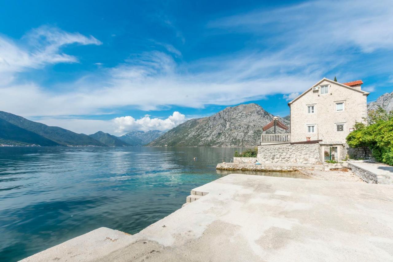 Apartments Mir I Dobro Cattaro Esterno foto