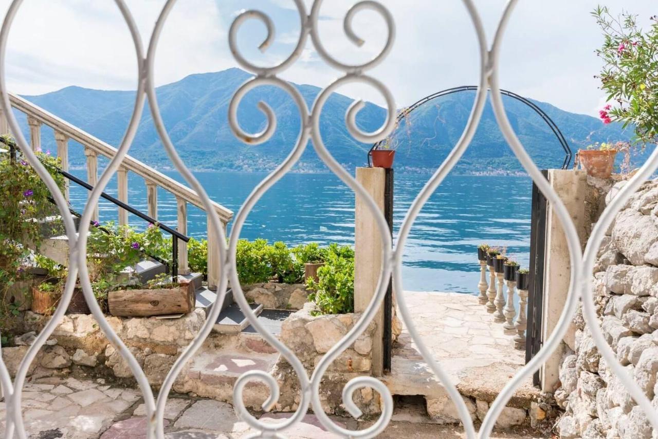 Apartments Mir I Dobro Cattaro Esterno foto