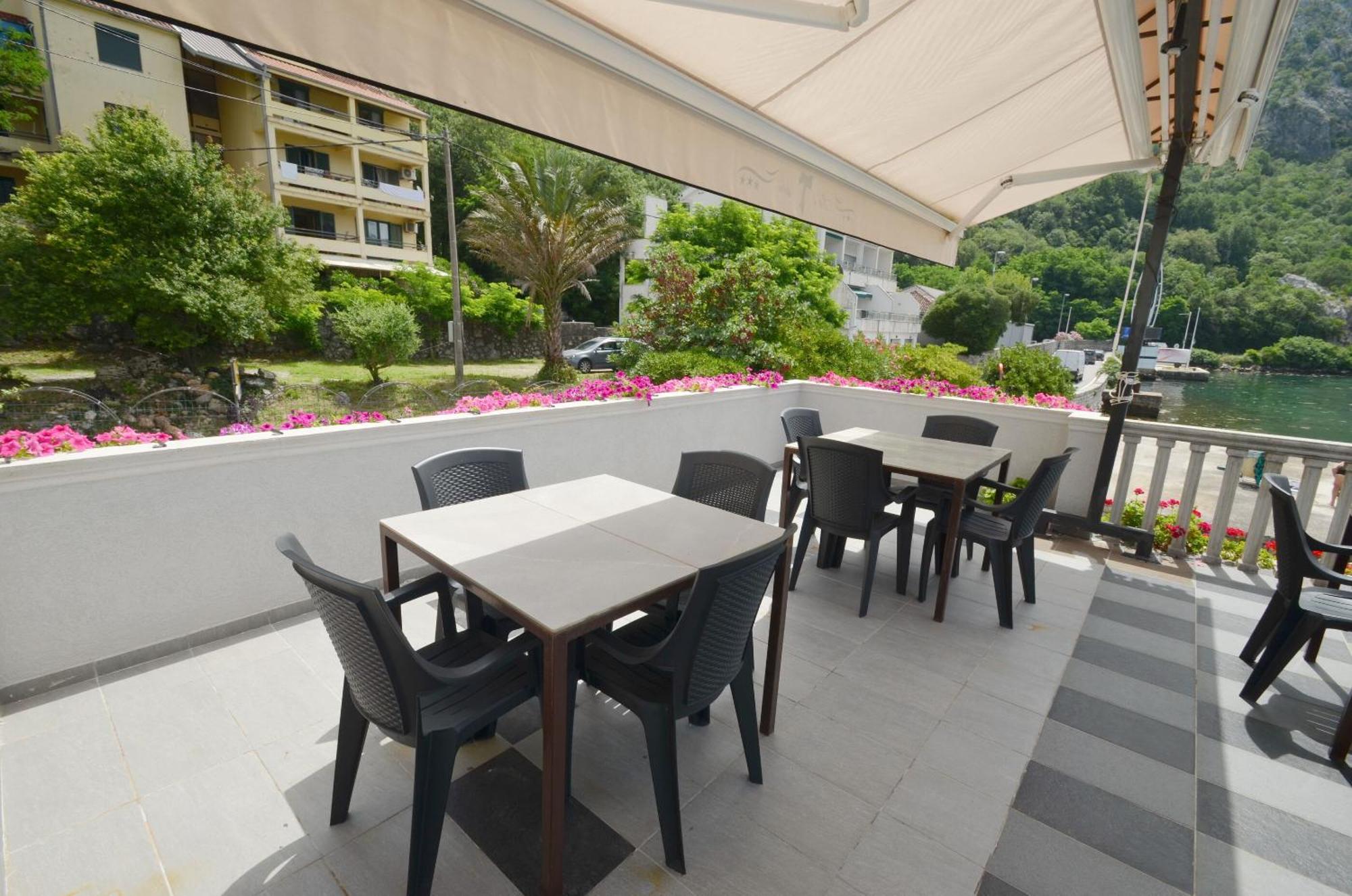 Apartments Mir I Dobro Cattaro Esterno foto