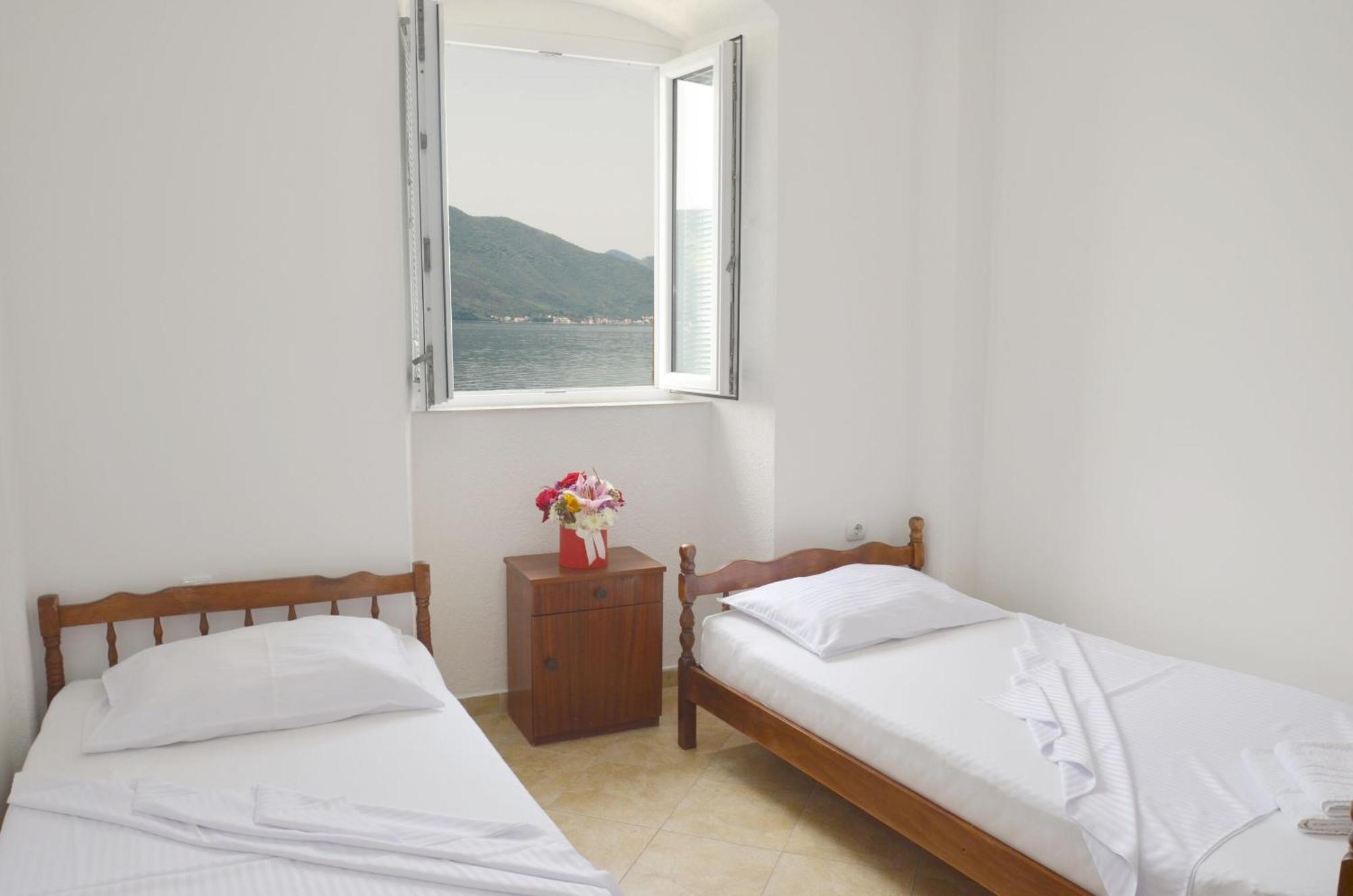 Apartments Mir I Dobro Cattaro Esterno foto