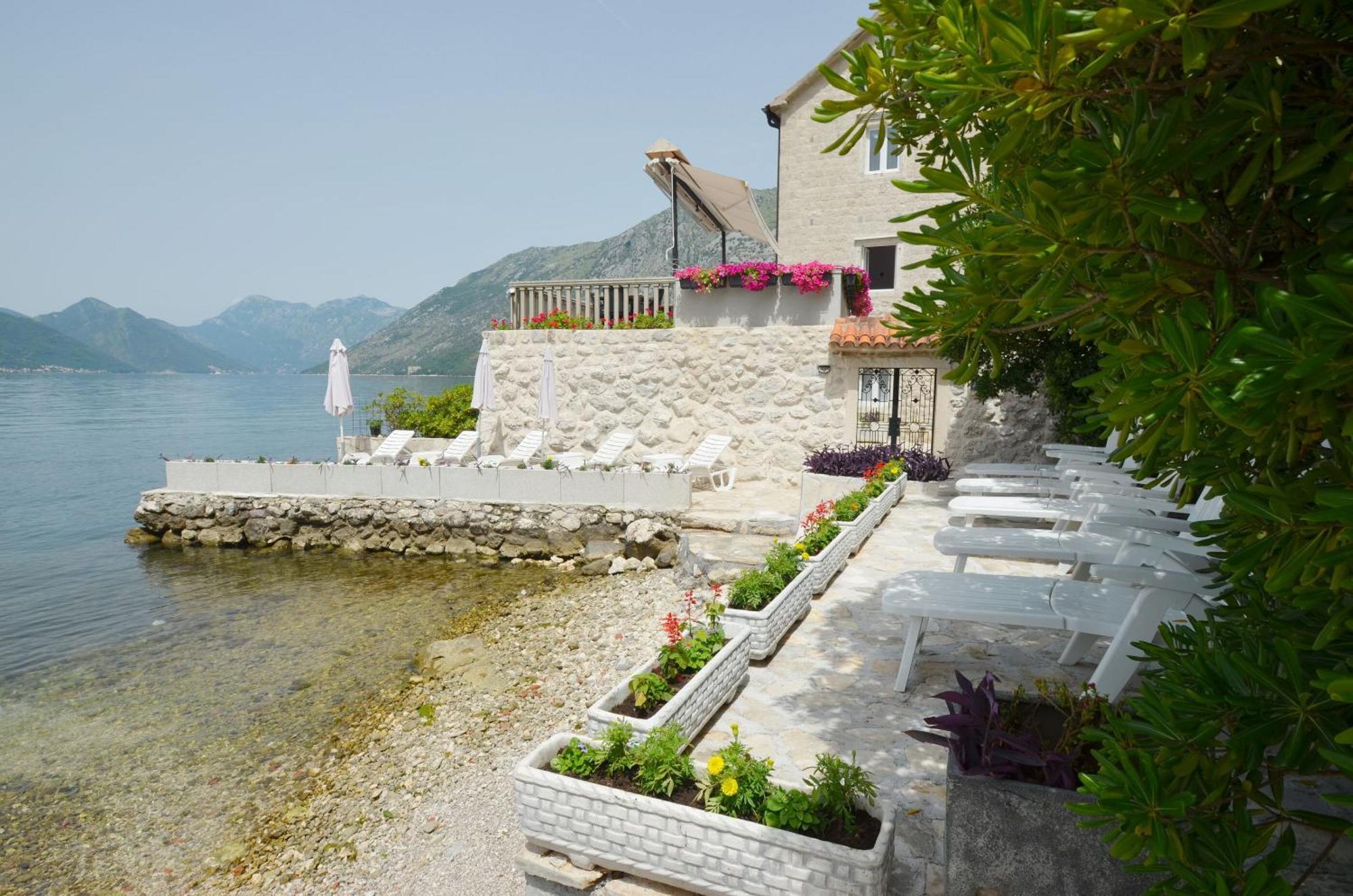 Apartments Mir I Dobro Cattaro Esterno foto