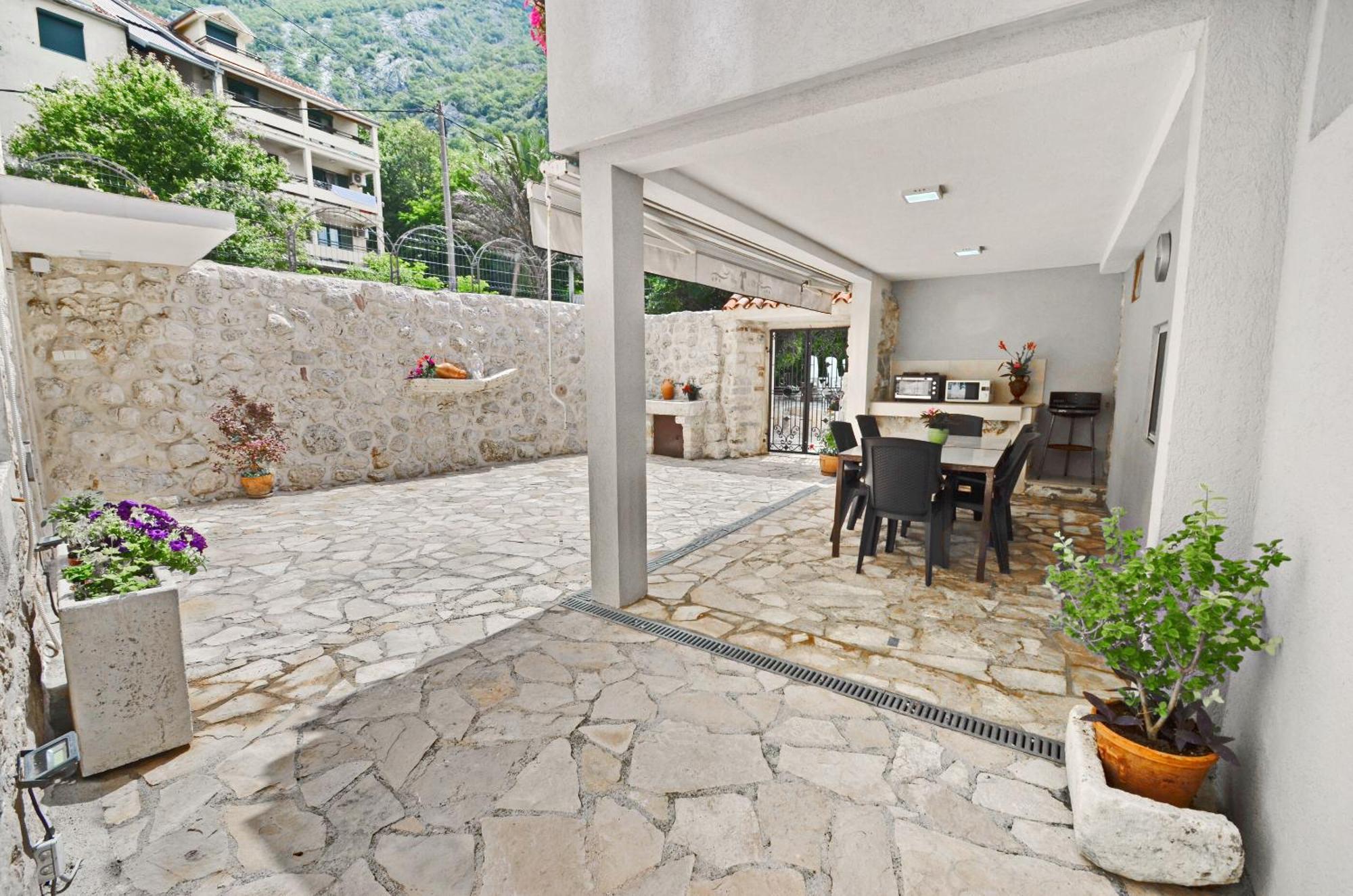 Apartments Mir I Dobro Cattaro Esterno foto