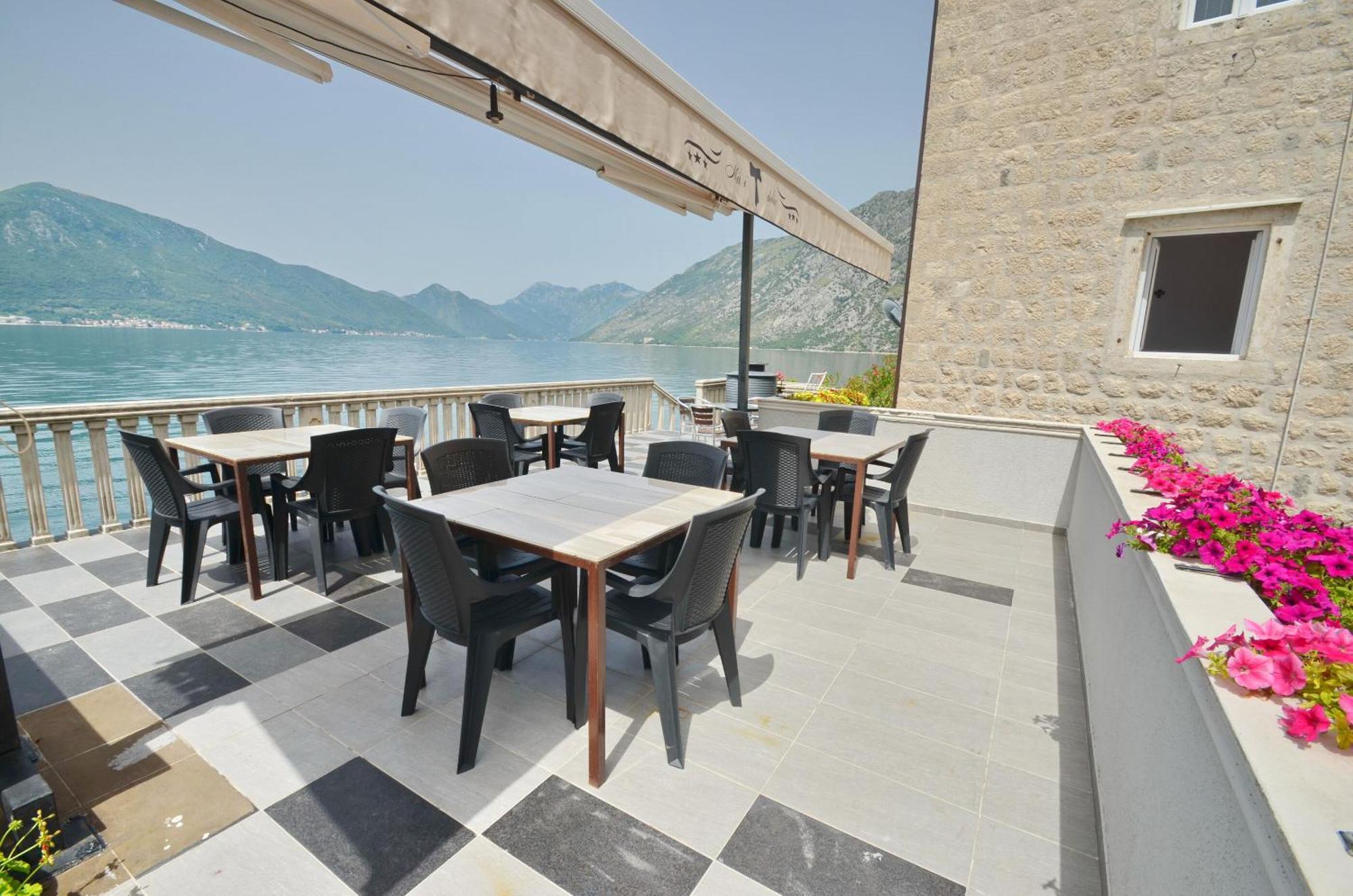 Apartments Mir I Dobro Cattaro Esterno foto