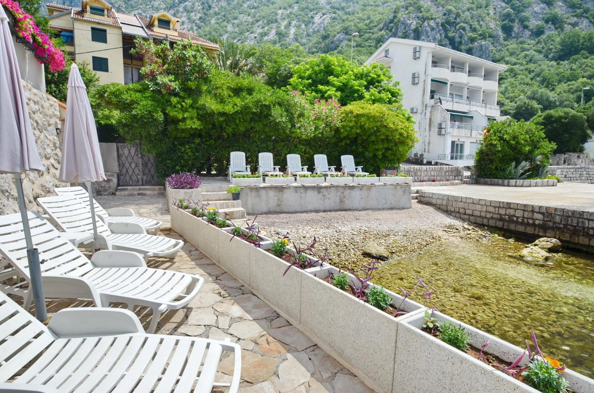 Apartments Mir I Dobro Cattaro Esterno foto
