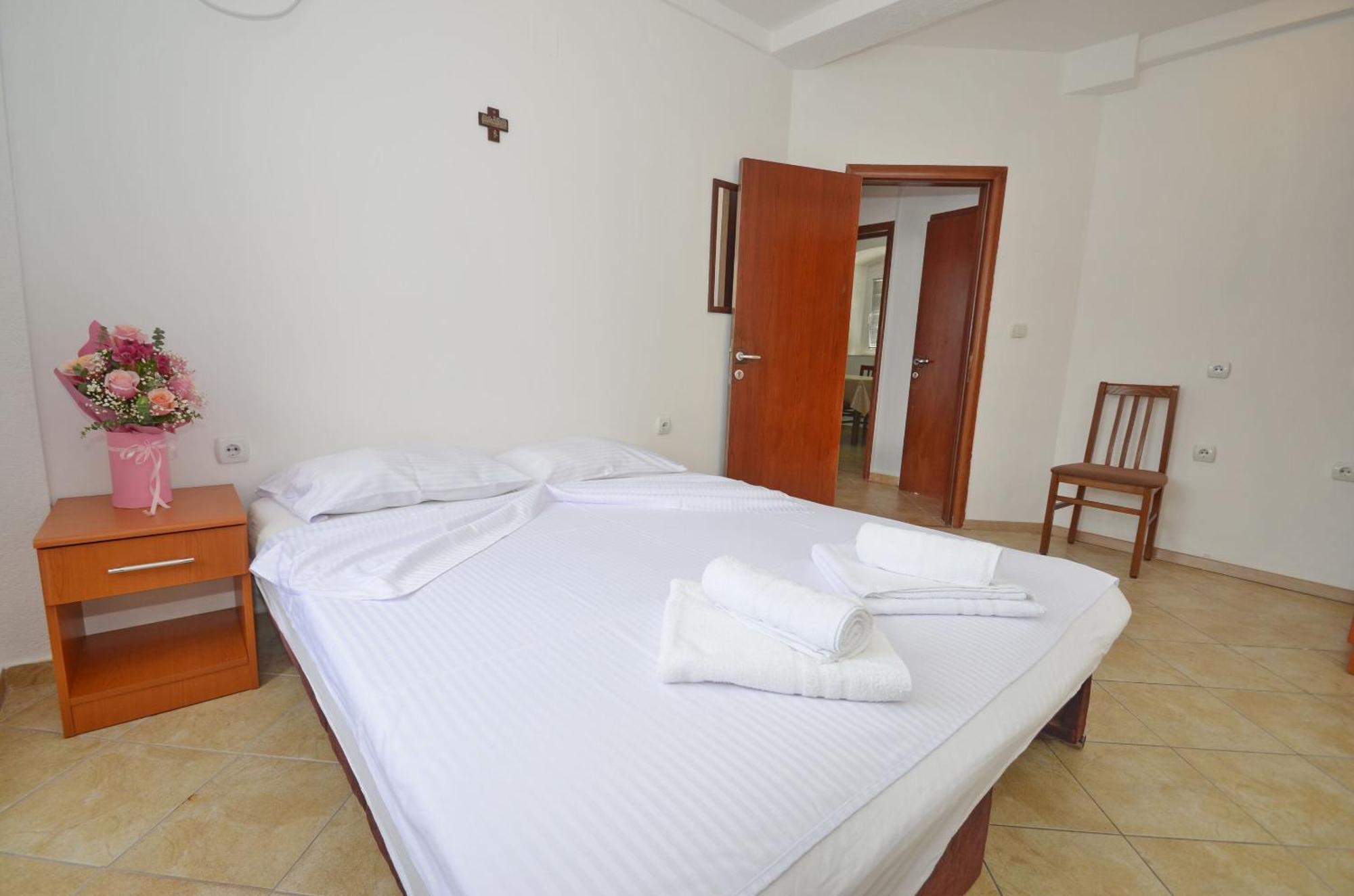 Apartments Mir I Dobro Cattaro Esterno foto