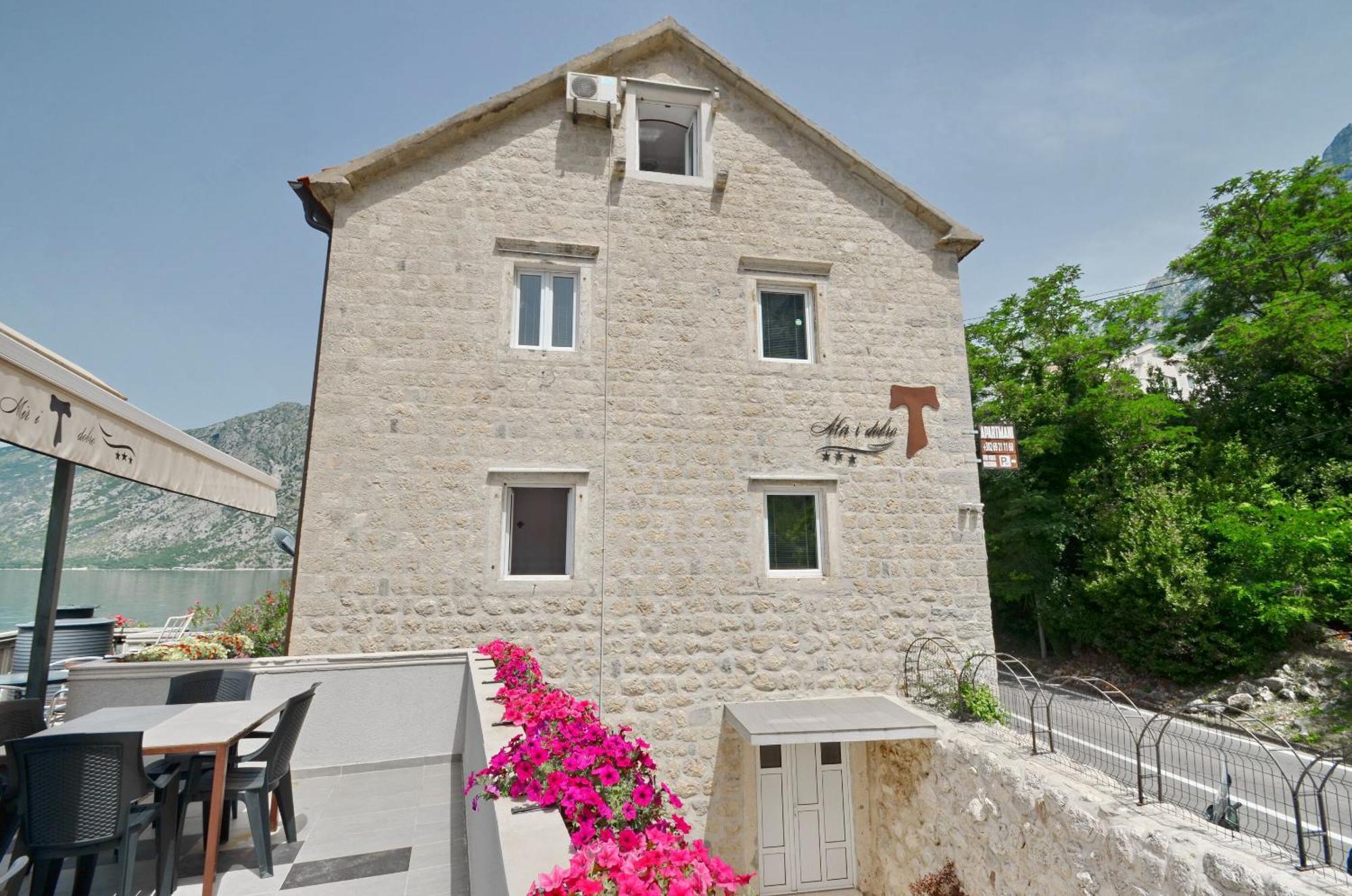Apartments Mir I Dobro Cattaro Esterno foto