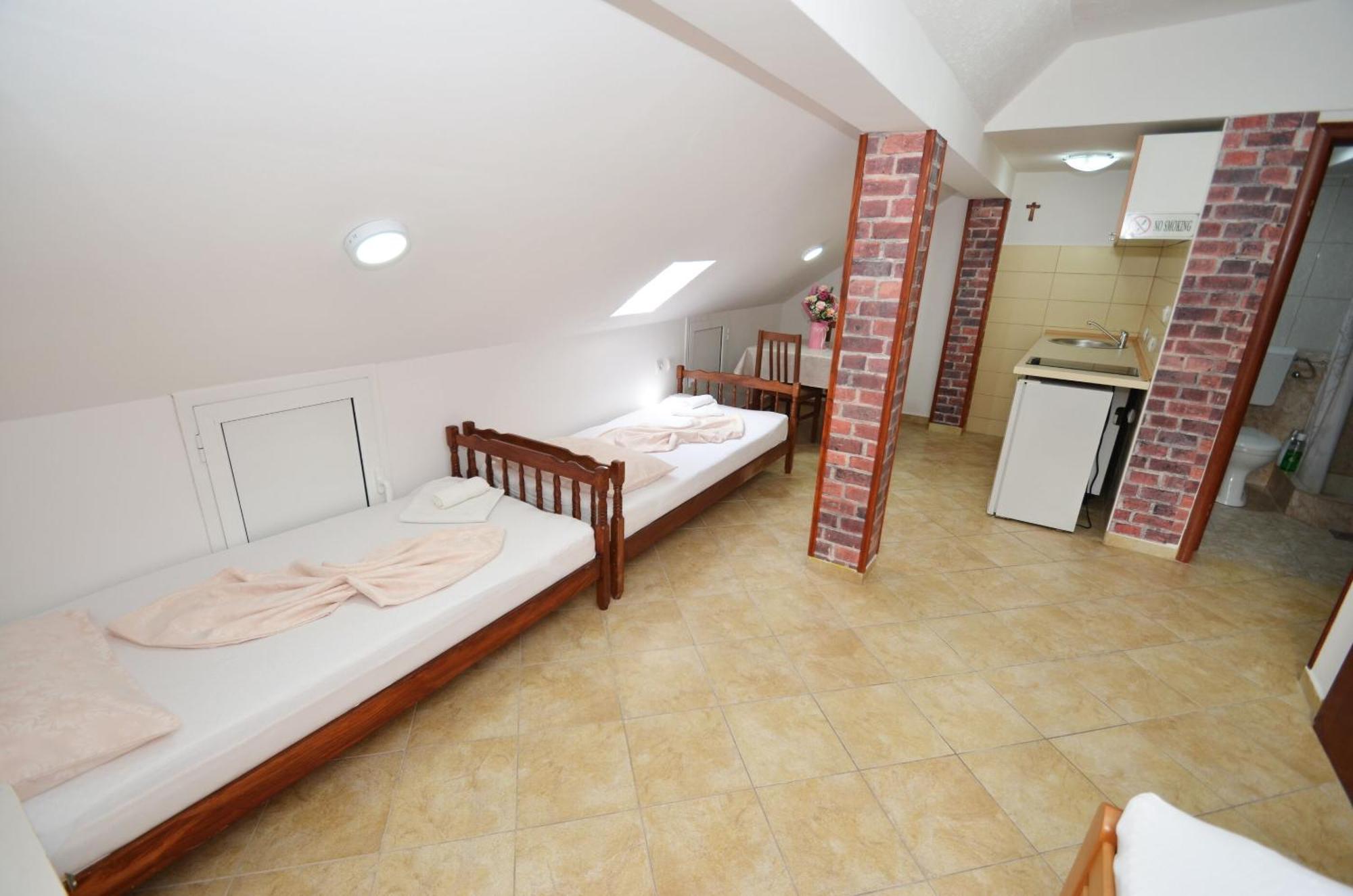 Apartments Mir I Dobro Cattaro Esterno foto