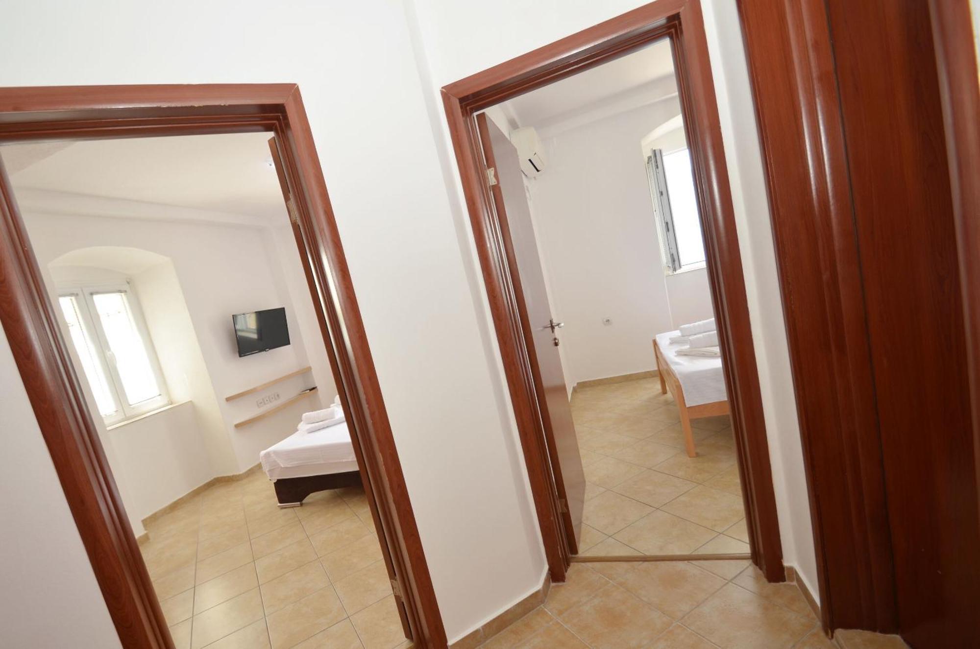 Apartments Mir I Dobro Cattaro Esterno foto