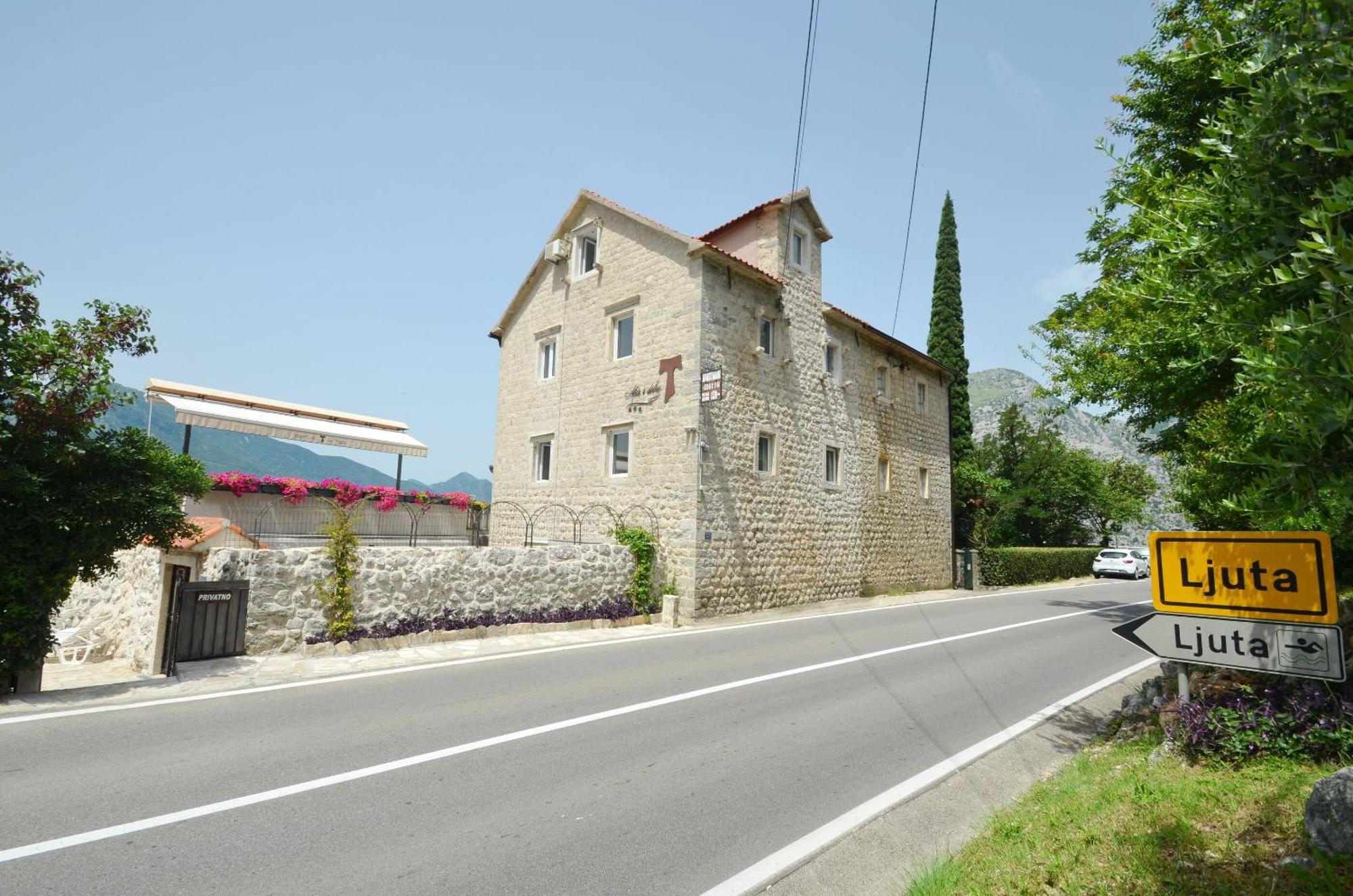 Apartments Mir I Dobro Cattaro Esterno foto